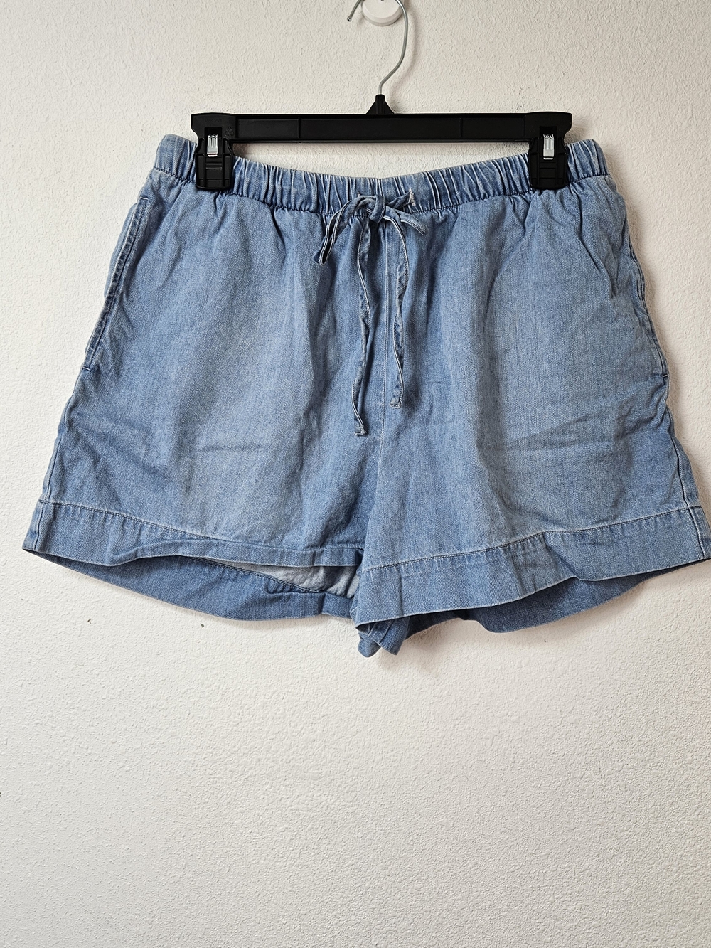 C&S By Cloth And Stone Light Wash Denim Drawstring Women’s Shorts Medium